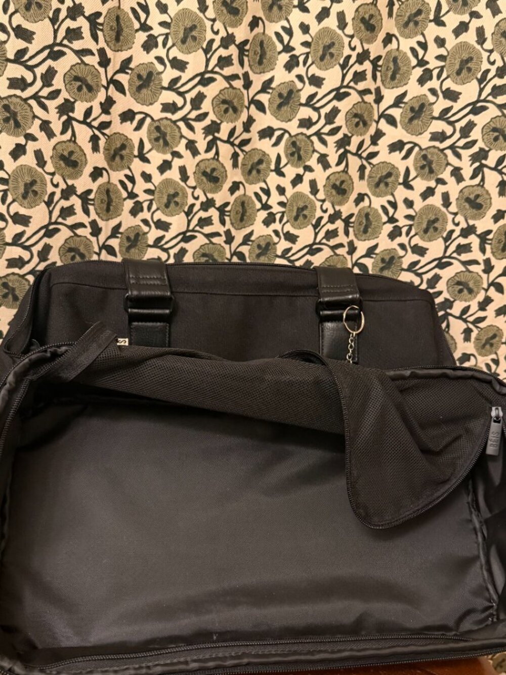 BEIS The Mini Weekender Convertible Travel Bag in Black, Detachable Compartment - Picture 6 of 8